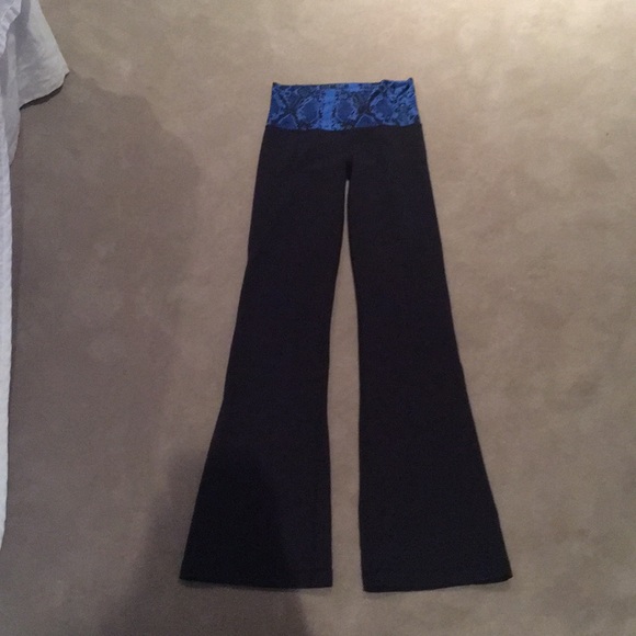 Lulu Lemon yoga pants - Picture 1 of 3
